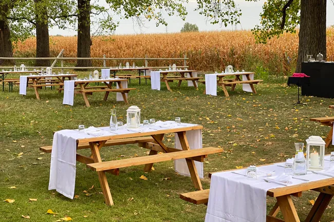 giardino di una festa organizzata nel giardino di un'abbazia del 200 a Milano